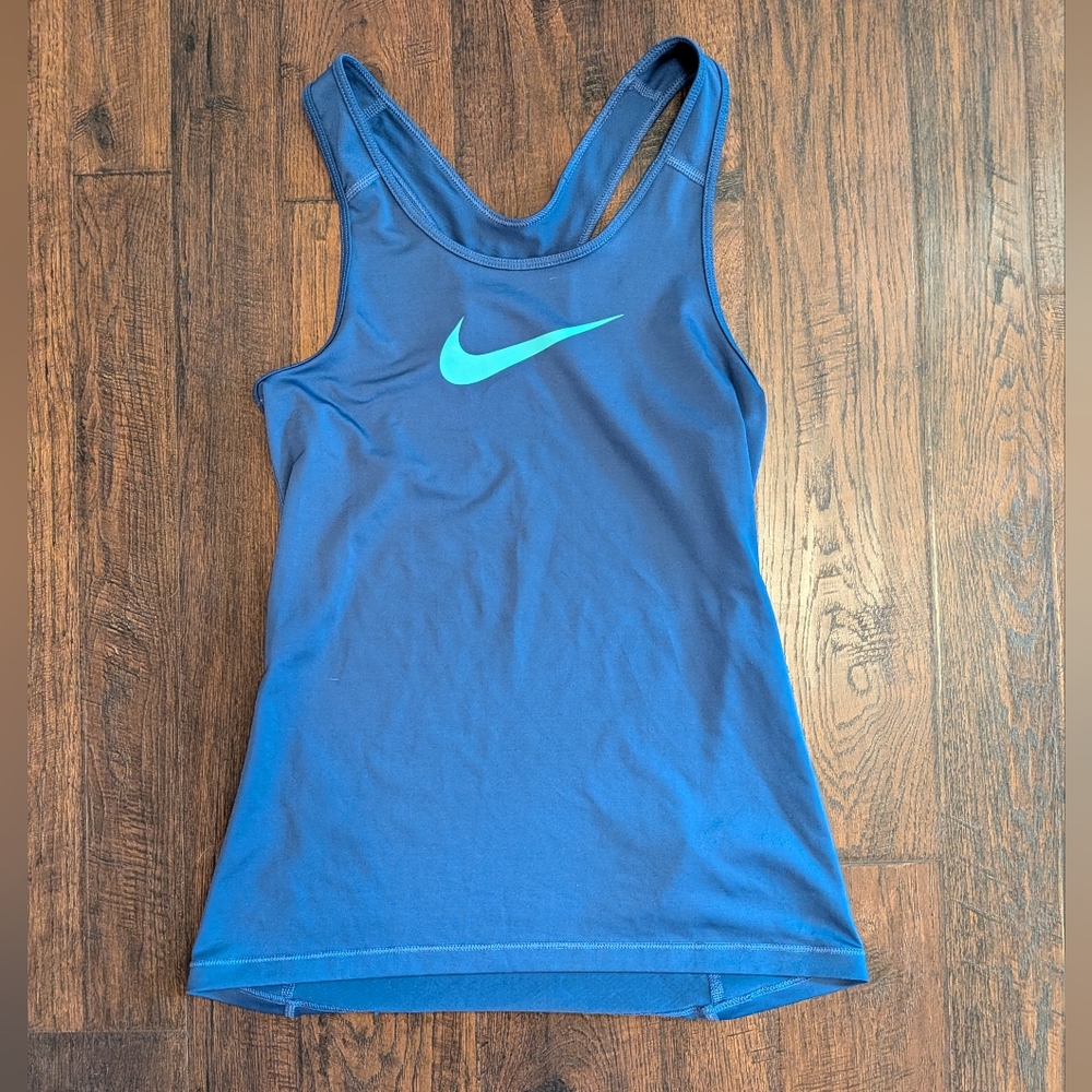 The Nike Women's Size Small Basic Sleeveless Blue Solid Polyester Round Neck Dri